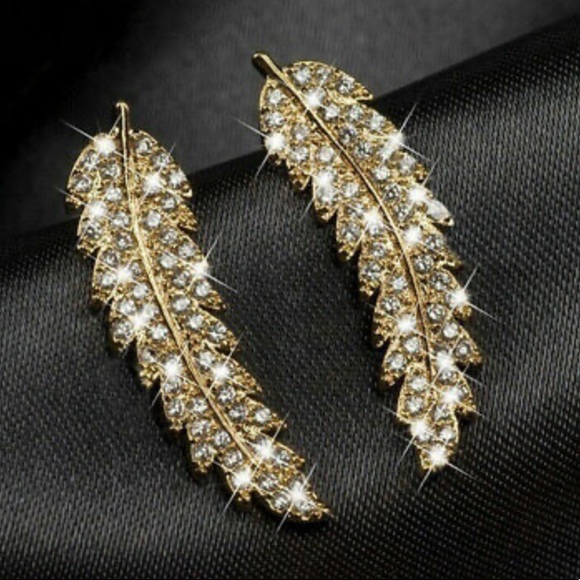 Jewelry - NEW 18k gold plated Diamond 💎 Earrings